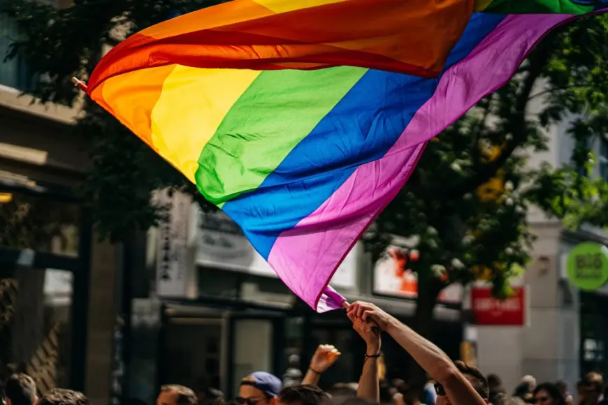 ANKETA: REKORDAN BROJ AMERIKANACA IDENTIFICIRA SE KAO LGBTQ OSOBE
