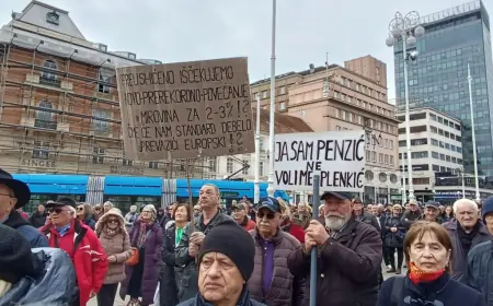 PROSVJED UMIROVLJENIKA NA GLAVNOM ZAGREBAČKOM TRGU: "PLENKOVIĆU, ODSTUPI, NEMAŠ PARLAMENTARNU VEĆINU!"