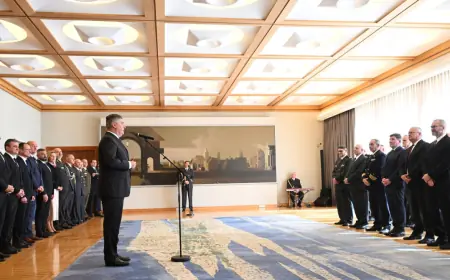 MILANOVIĆ ZAHVALIO UMIROVLJENIM ČASNICIMA NA ODANOJ SLUŽBI: URUČIO ČASNIČKE BODEŽE