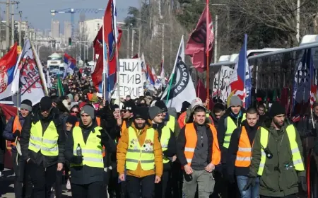 VRIJE U SRBIJI: TISUĆE STUDENATA SVE SU BLIŽE BEOGRADU, VUČIĆ POSLAO KORDON TRAKTORA