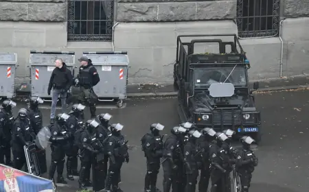 SRPSKI SPECIJALAC: VIŠE "ZVUČNIH TOPOVA" JE BILO RASPOREĐENO NA PROSVJEDU,  JEDAN IZA SKUPŠTINE