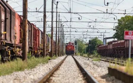 DRAMA NA TRAČNICAMA: TERETNI VLAK PROJURIO KROZ CRVENO, USUSRET MU DOLAZIO PUTNIČKI