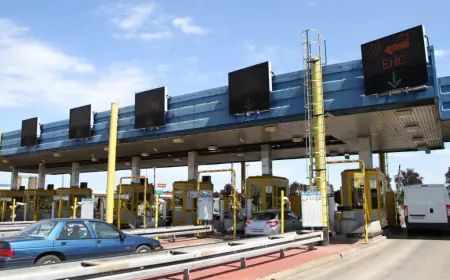 DVOJE MRTVIH U KARLOVCU. U KARLOVCU U STANU POGINULA ŽENA, NA NAPLATNIM STRADAO MUŠKARAC