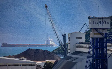 LUKA PLOČE DO DALJNJEG OBUSTAVLJA TRGOVINU ROBOM