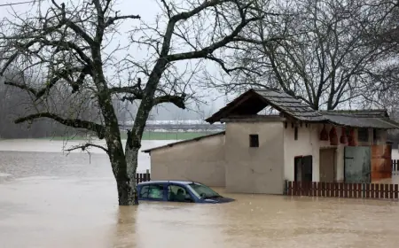 FOTO/ PALA OGROMNA KOLIČINA KIŠE U ORAHOVICI, NEKI NISU USPJELI OBRANITI KUĆE