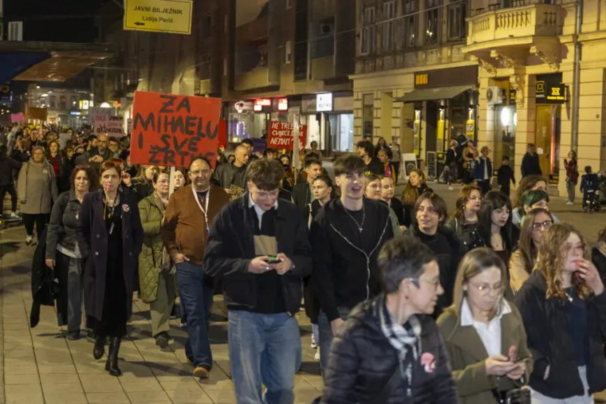GRUPA MLADIĆA U CRNOM IZAZIVALA NEMIR U OSIJEKU: SUDIONIKE MARŠA GAĐALI JAJIMA, SVE ISTRAŽUJE POLICIJA