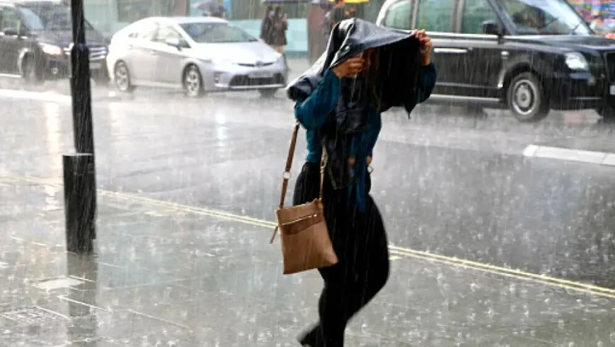 RIJEKA POD VODOM: JAKA KIŠA I TUČA POTPOILE GRAD, DIJELOVI SU U POTPUNOSTI NEPROHODNI