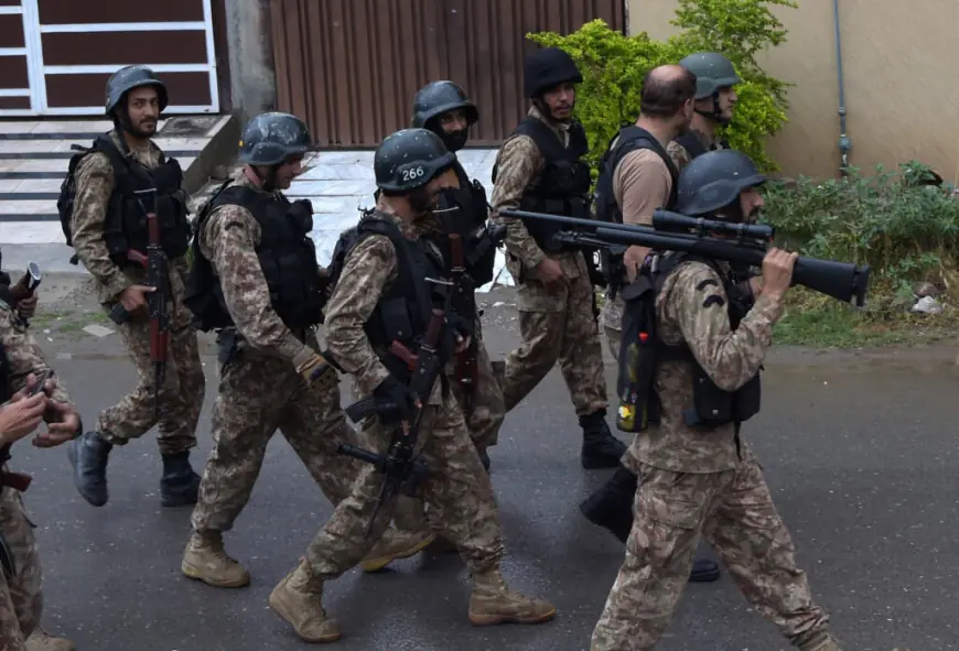 PAKISTANSKI MILITANTI OTELI VLAK S 400 PUTNIKA. "UBILI SMO 50 TALACA"