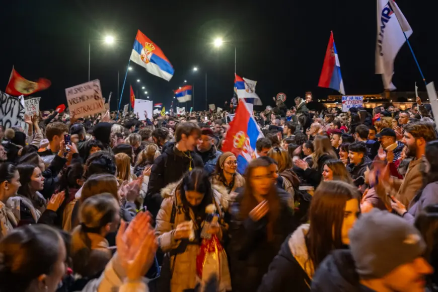 ČUVENI FRANCUSKI KARIKATURIST POSVETIO KARIKATURU STUDENTIMA IZ SRBIJE