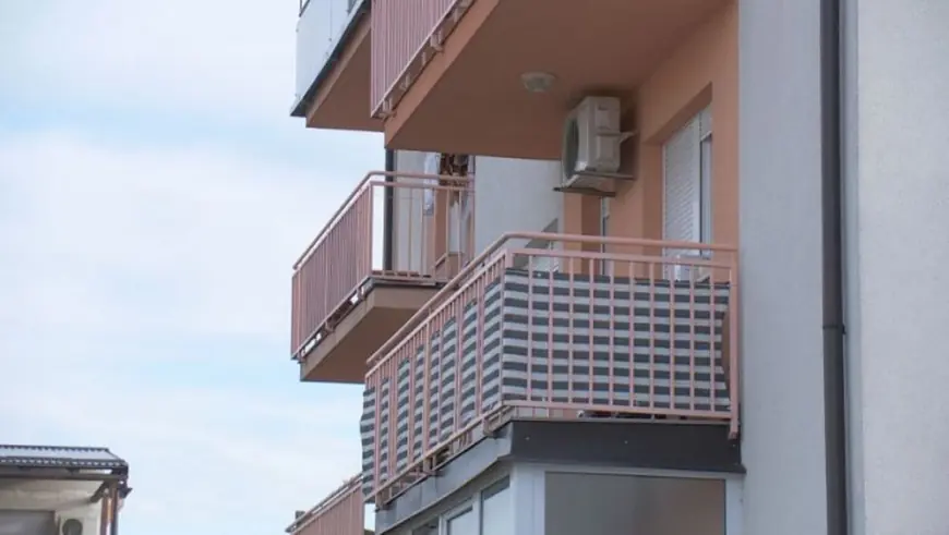 33-GODIŠNJAK PAO S BALKONA: UMRO JE U BOLNICI OD OZLJEDA