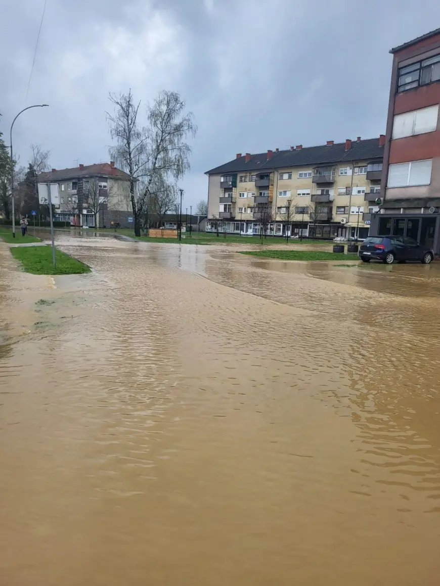 DHMZ IZDAO IZVANREDNO UPOZORENJE. VODA OKRUŽILA CRNAC U 15 MINUTA, LJUDI EVAKUIRANI