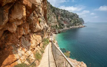 ODLOMILE SE OGROMNE GROMADE KAMENJA I ZATRPALE PUT PREMA POPULARNOJ PLAŽI