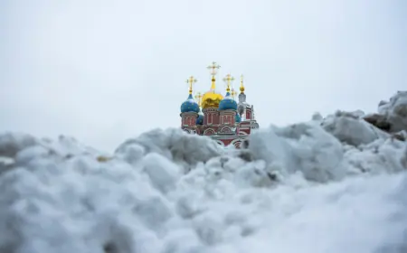 MEĆAVA ZATRPALA MOSKVU SNIJEGOM: TEMPERATURE PALE ISPOD NULE