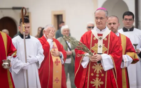 PORUKA NADBISKUPA KUTLEŠE NA CVJETNICU DIRNULA JE MNOGE. PROČITAJTE ŠTO JE REKAO