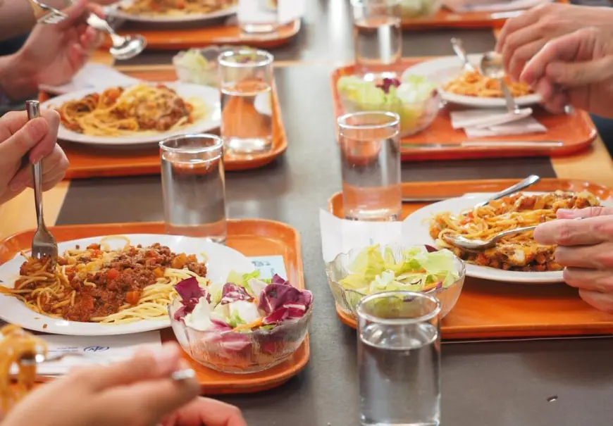 TROVANJE HRANOM U STUDENTSKOJ MENZI: NEKI SU ZADRŽANI U BOLNICI!