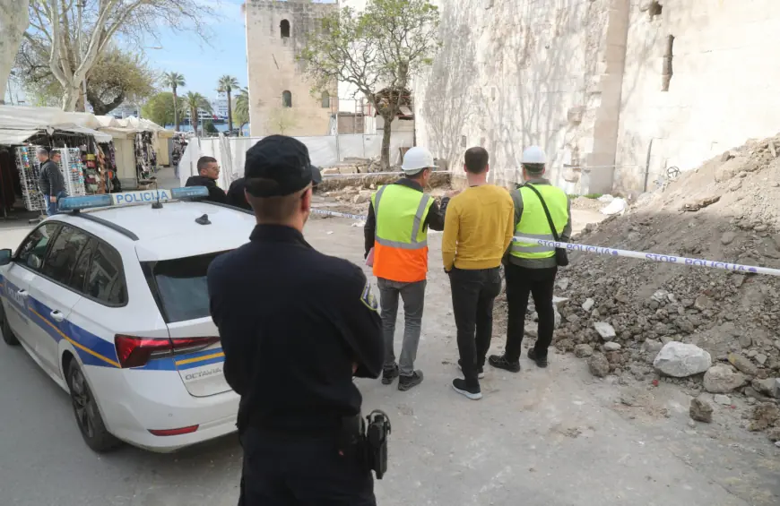 TEŠKA NESREĆA U CENTRU SPLITA: RADNIKA (25) PRIKLJEŠTIO KAMENI BLOK, BORE MU SE ZA ŽIVOT