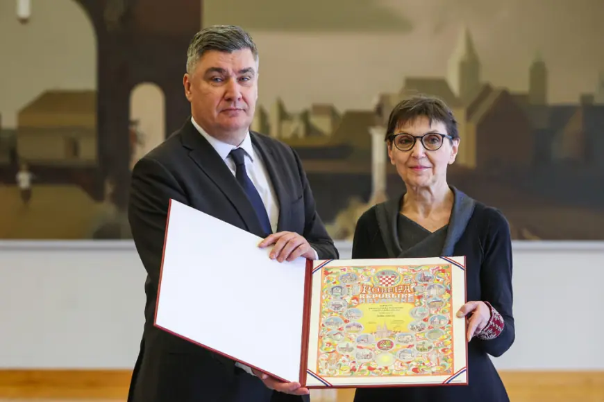 MILANOVIĆ DODIJELIO POVELJU ANSAMBLU GRADIŠĆANSKIH HRVATA "KOLO-SLAVUJ"