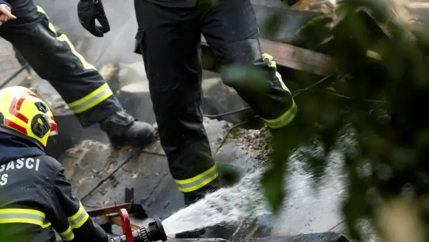 STRAŠNA TRAGEDIJA: PLANUO DRVENI OBJEKT, VATROGASCI PRONAŠLI IZGORENO TIJELO