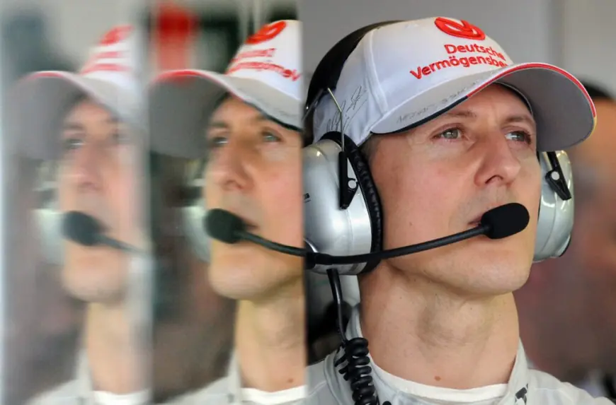 MICHAEL SCHUMACHER POTPISAO SE NA KACIGU KOJA IDE NA DOBROTVORNU DRAŽBU