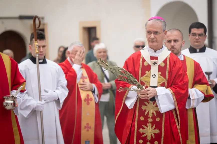 PORUKA NADBISKUPA KUTLEŠE NA CVJETNICU DIRNULA JE MNOGE. PROČITAJTE ŠTO JE REKAO