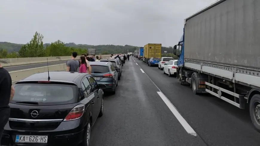 STRAŠNA TRAGEDIJA NA AUTOCESTI! SUDARILI SE AUTOMOBIL I AUTOBUS, POGINUO VOZAČ