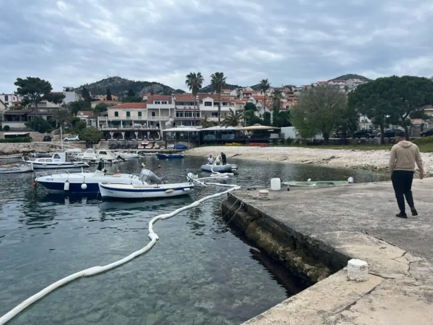 EKOLOŠKI INCIDENT NA HVARU: IZLILE SE VELIKE KOLIČINE NAFTE, NA TERENU SVE HITNE SLUŽBE