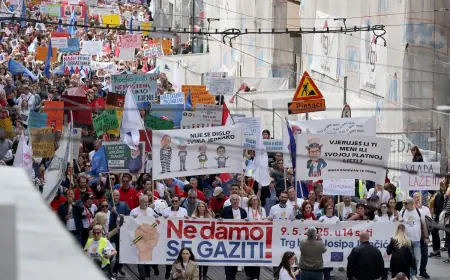 PROSVJETARI IZVIŽDALI FUCHSA: "TRAŽIMO SMJENU NAJNESPOSOBNIJEG MINISTRA"