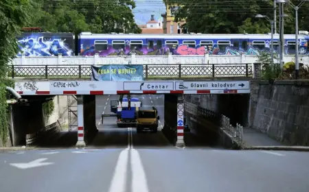 JOŠ JEDAN AUTOBUS OSTAO ZAGLAVLJEN ISPOD PODVOŽNJAKA U MIRAMARSKOJ