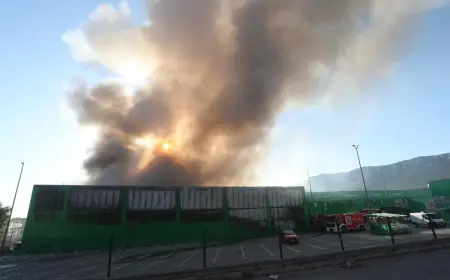 VATROGASCI I DALJE NA POŽARIŠTU U PEVEXU