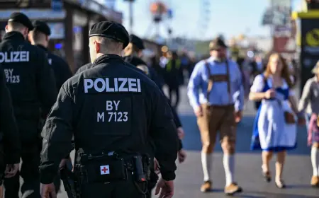 NAPADNUTA POLICIJSKA KONJICA U MUNCHENU, UNIŠTENO NEKOLIKO VOZILA KAO I ŠTALE