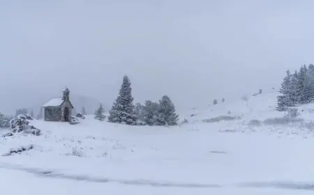 ZIMSKA IDILA U SVIBNJU: SNJEŽNE PAHULJE ZABIJELILE VELEBIT, POGLEDAJTE PRIZORE