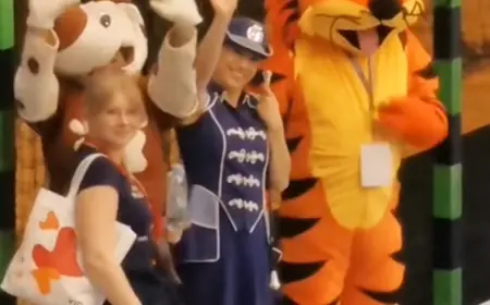 BIVŠI ŠEF ZAGREBAČKIH MAŽORETKINJA DOŠAO NA PRVENSTVO. "OBUKAO SE U MASKOTU TIGRA"i