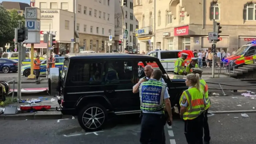 AUTOMOBILOM SE ZABIO U LJUDE U STUTTGARTU, IMA OZLIJEĐENIH