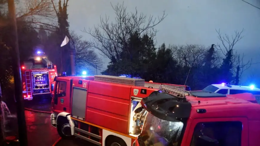 GORI OBITELJSKA KUĆA U SLAVONIJI, GAŠENJE U TIJEKU