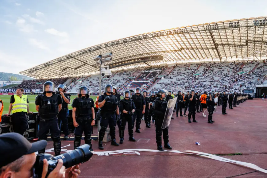 POLICIJA SE OGLASILA DAN NAKON DERBIJA: "NAVIJAČI SU NAS NAPALI KAMENJEM, OZLIJEĐENO VIŠE OD 20 POLICAJACA"
