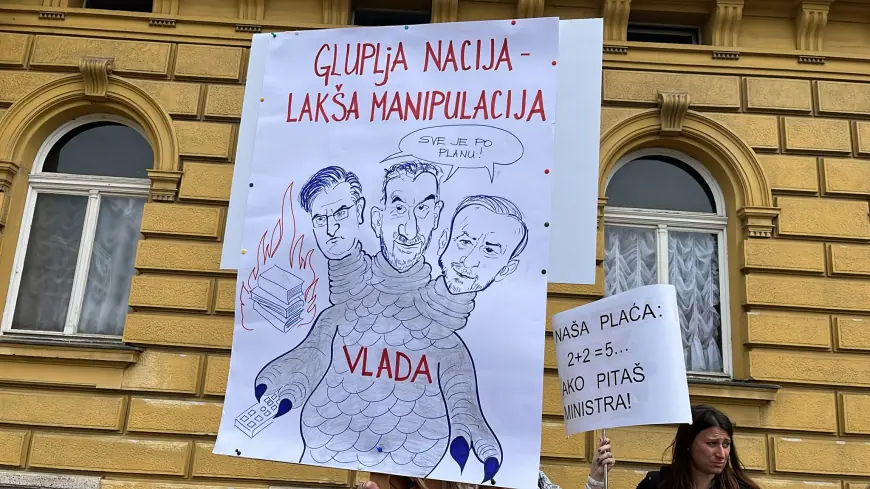POGLEDAJTE TRANSPARENTE S PROSVJEDA PROSVJETARA