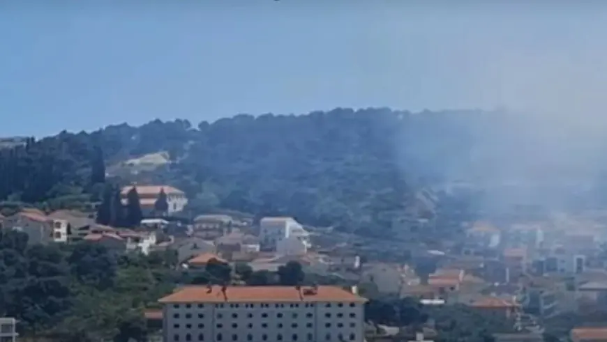 IZBIO POŽAR U DALMACIJI! S BUKTINJOM SE BORI VIŠE OD 20 VATROGASACA