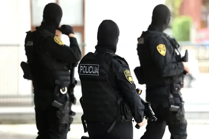 MASOVNA UHIĆENJA ZBOG KORUPCIJE U BiH: OD 20 PRIVEDENIH ČAK 17 POLICAJACA