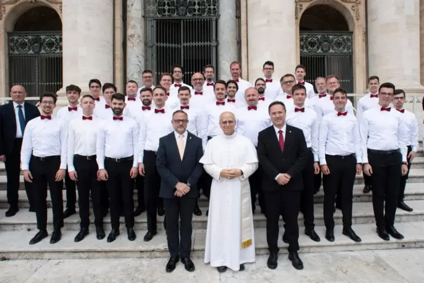 OVAJ POTEZ PAPA LAVA MNOGI ĆE PAMTITI: HRVATSKA PJESMA ODJEKIVALA TRGOM SVETOG PETRA