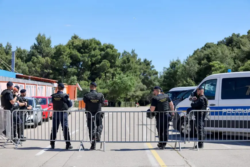 NAVIJAČKA SKUPINA OZLIJEDILA POLICAJCA UOČI GOSTOVANJA HAJDUKA U ŠIBENIKU