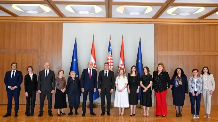 PREDSJEDNIK MILANOVIĆ PRIMIO MLADE ZNANSTVENICE, DOBITNICE NAGRADE "ZA ŽENE U ZNANOSTI"