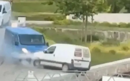 DRAMA NA OBALI: KOMBIJEM POKUŠAO AUTOMOBIL IZGURATI U MORE, VOZAČ ZAVRŠIO U BOLNICI