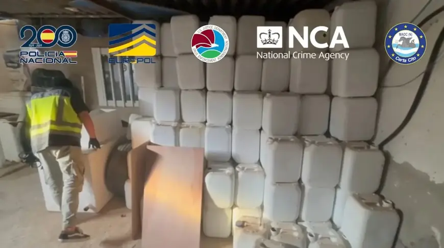 UKRCALI ČETIRI TONE KOKAINA NA BROD PA IH U ATLANTSKOM OCEANU PRETVORILI NA 11 GLISERA I ODVEZLI DO KANARA