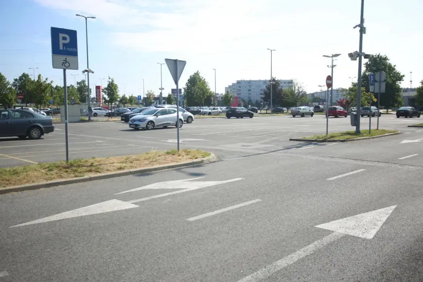 AVENUE MALL NA DAN KONCERTA THOMPSONA NAPLAĆUJE PARKING 80 EURA. A DRUGI ŠOPING CENTRI?