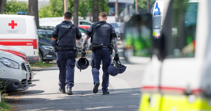 CURE DETALJI O MASOVNOM UBOJICI IZ GRAZA: "BIVŠI JE UČENIK ŠKOLE, ZAKLJUČAO SE U TOALET..."