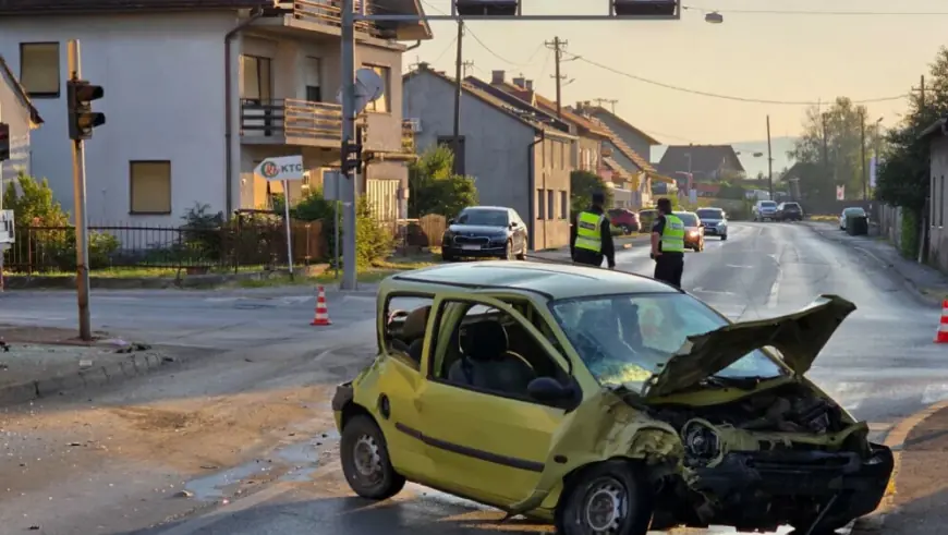 OBJAVLJENI DETALJI NESREĆE U KOJOJ JE PET OSOBA OZLIJEĐENO: PIJANI VOZAČ PROŠAO KROZ CRVENO I UDARIO U KAMION