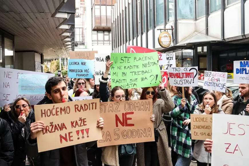 DIPLOME U LADICI, POSAO NA ČEKANJU: FIZIOTERAPEUTI IZLAZE NA PROSVJED