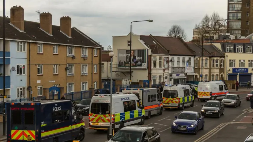 POLICIJA ZBOG MISTERIOZNE TEKUĆINE EVAKUIRALA 160 OBITELJI: "IZNIJELI SU ZAMOTANI PAKET..."