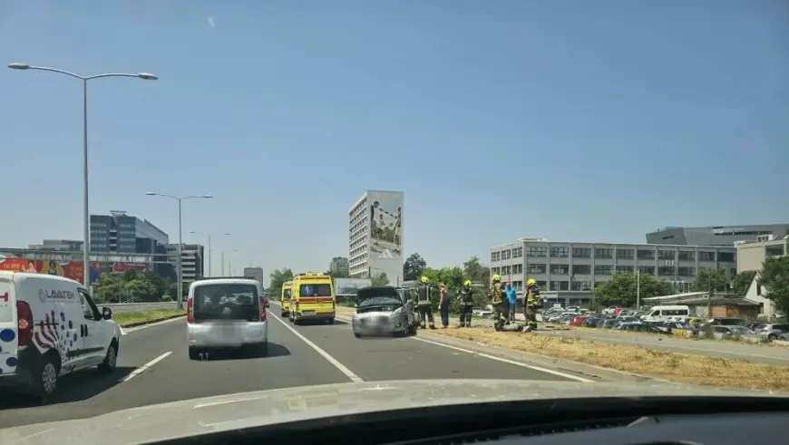 GADAN SUDAR U ZAGREBU, STVORILA SE VELIKA GUŽVA: AUTO SE PREVRNUO PREKO KROVA
