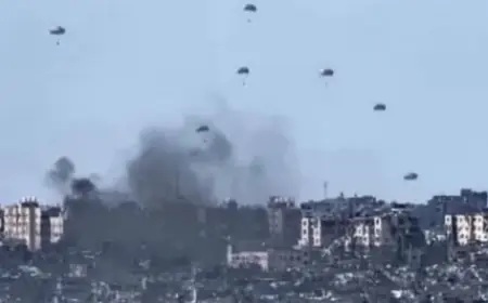 DOK PADOBRANCIMA STIŽE POMOĆ, NA GAZU PADAJU BOMBE: 62 PALESTINACA UBIJENO U IZRAELSKIM NAPADIMA